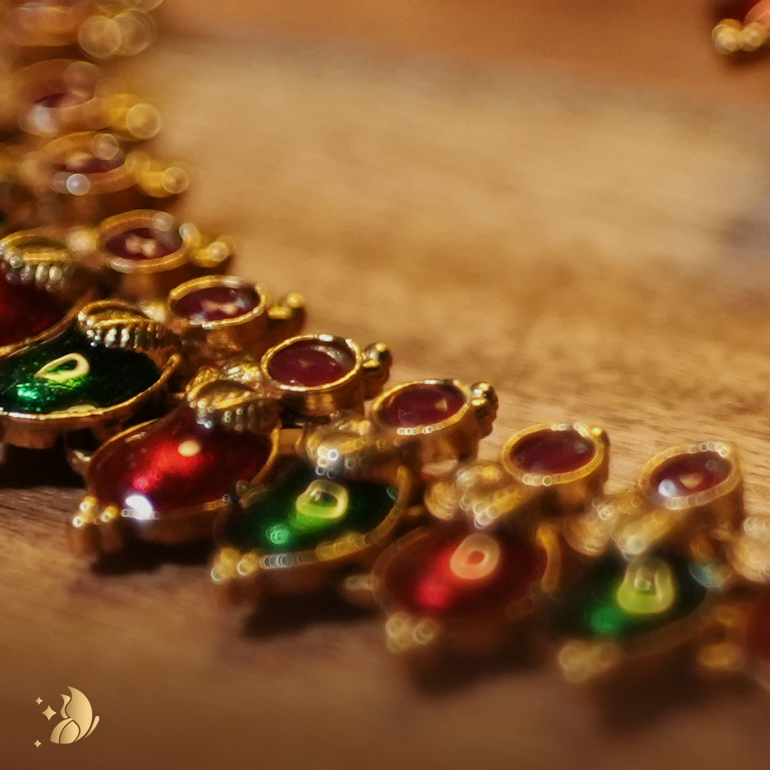 Kerala Palakka Dual-Tone Ruby-Green Matte Gold-Plated Necklace Set – Onam Jewellery Necklace 3