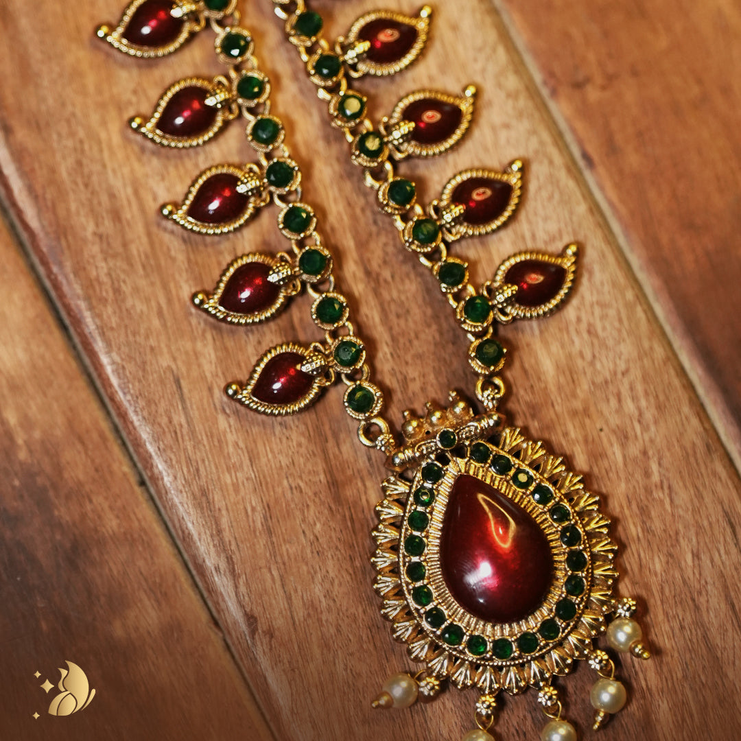 Kerala Palakka Ruby-Green Teardrop Pendant Necklace with Pearls – Onam Jewellery Necklace 5
