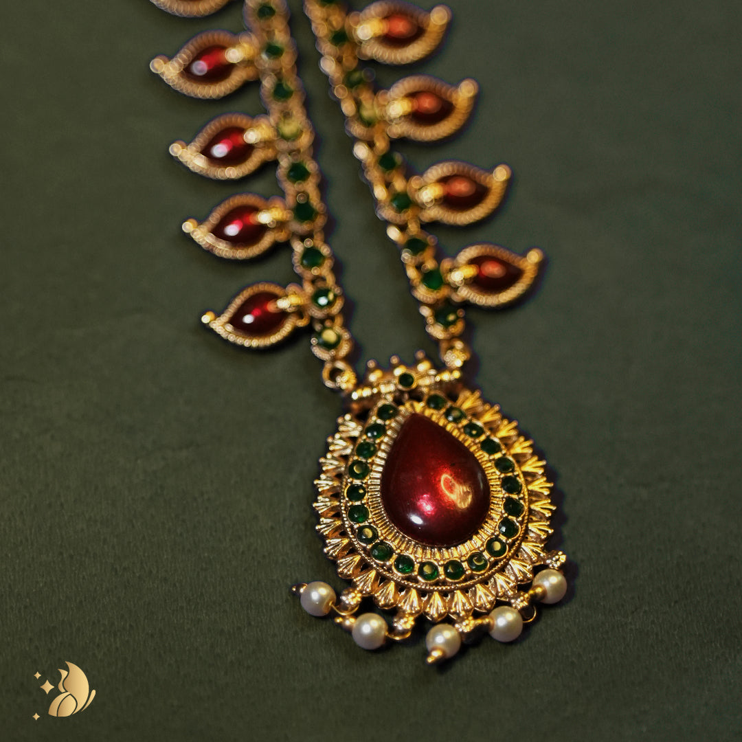 Kerala Palakka Ruby-Green Teardrop Pendant Necklace with Pearls – Onam Jewellery Necklace 5
