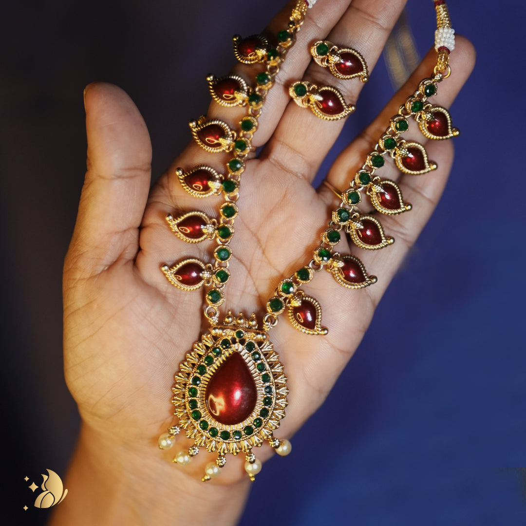 Kerala Palakka Ruby-Green Teardrop Pendant Necklace with Pearls – Onam Jewellery Necklace 5