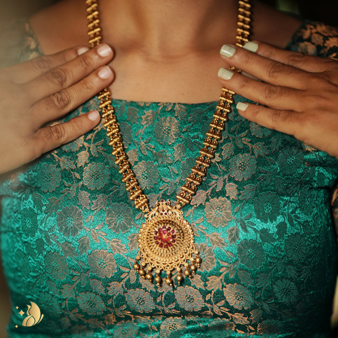 Antique Gold Lakshmi Temple Necklace with Ruby Floral Pendant – Onam Jewellery Necklace 7