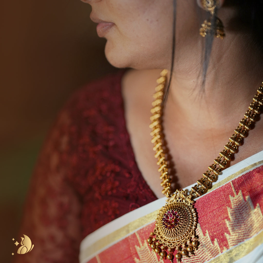 Antique Gold Lakshmi Temple Necklace with Ruby Floral Pendant – Onam Jewellery Necklace 7