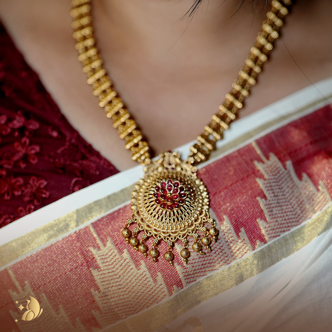 Antique Gold Lakshmi Temple Necklace with Ruby Floral Pendant – Onam Jewellery Necklace 7